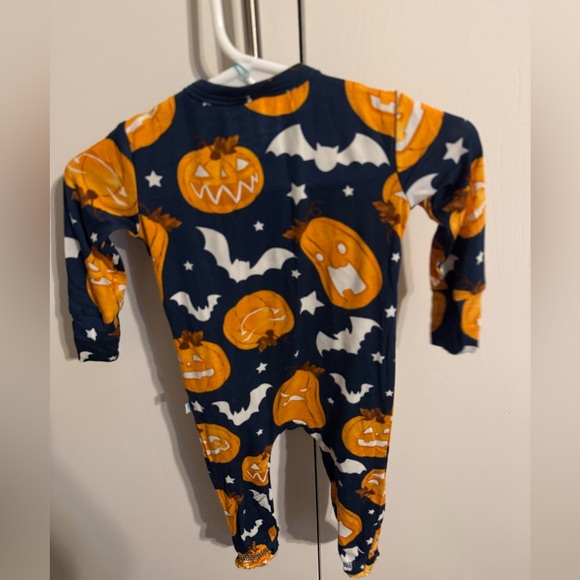 NWT Posh Peanut Bamboo Spooky Pumpkin Blue Glow in the Dark Footie sz 3-6 months - Picture 5 of 7